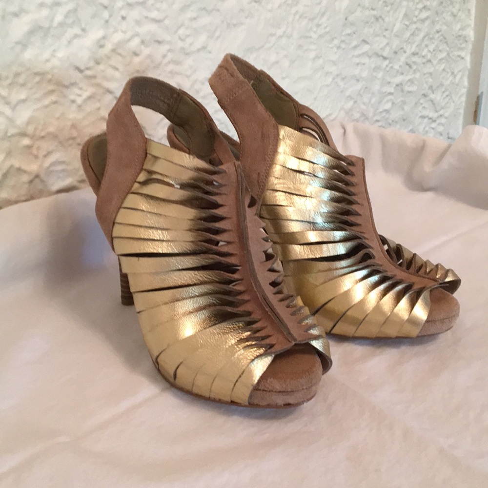BCBGeneration Gold heels